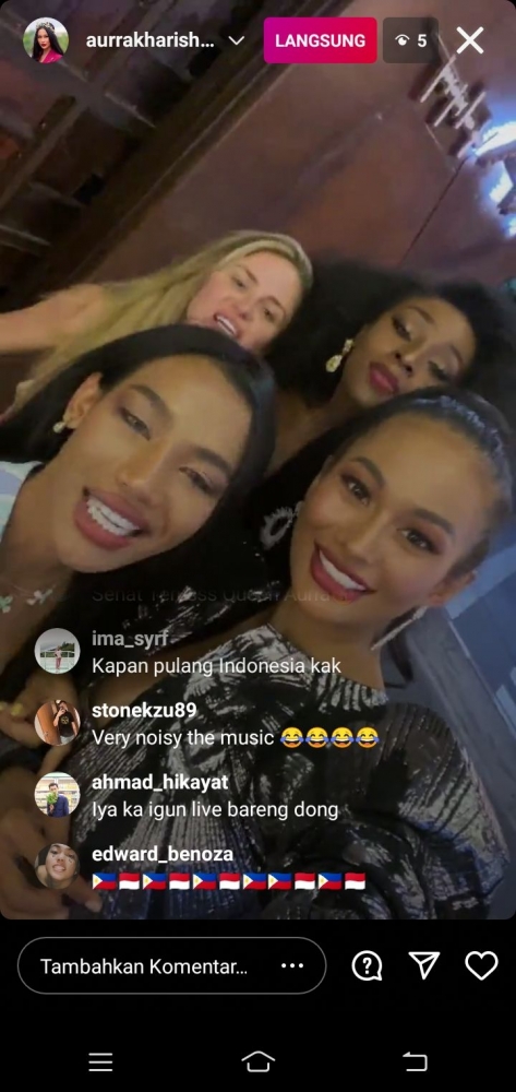Miss Grand Indonesia, Thailand, Wales, dan USA yang tergabung dalam "Wik Wik Geng: melakukan siaran langsung bersama. Kini, kemeriahan kontes kecantikan berlangsung jauh sebelum malam final digelar . - IG @aurrakharishma