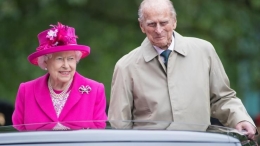 Ratu Elizabeth II bersama dengan suaminya, Pangeran Philip (Sumber: newsnationnow.com)
