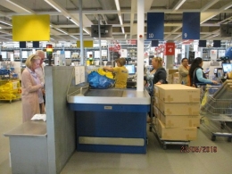ket.foto: salah satu toko ,yang menjamin selama satu tahun barang yang sudah dibeli boleh ditukarkan /dokumentasi pribadi