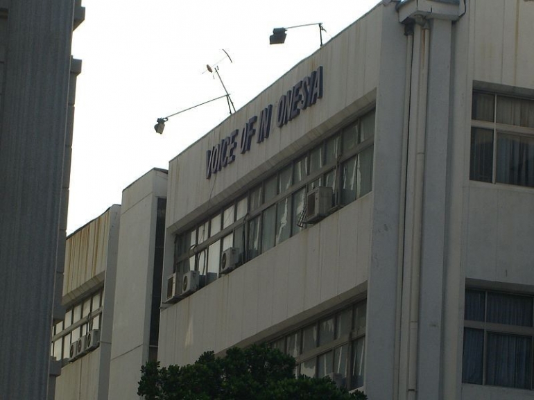 Kantor Voice of Indonesia di kompleks stasiun pusat RRI di Jakarta. (Wikimedia Commons/Bkusmono)