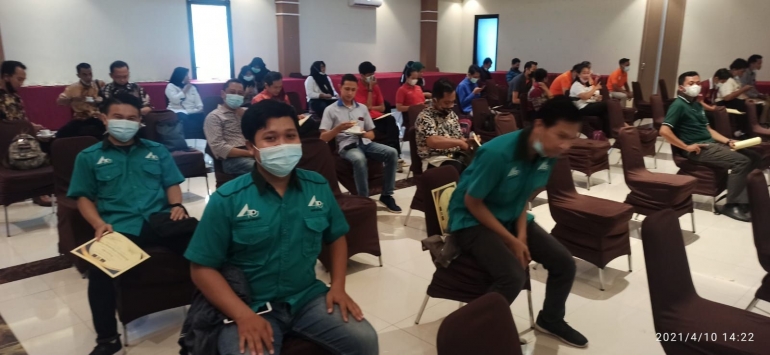 Sesi serius di awal training