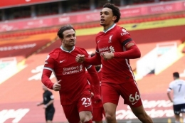 Alexander Arnold pencetak gol kemenangan Liverpool 2-1 atas Aston Villa (Foto AFP/Clive Brunskill via Kompas.com)