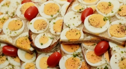 Bagi kesehatan, makan telur tidak berbahaya (Image by congerdesign from Pixabay)