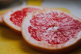 Ilustrasi Grapefruit (Klara Kulikova via unsplash.com)