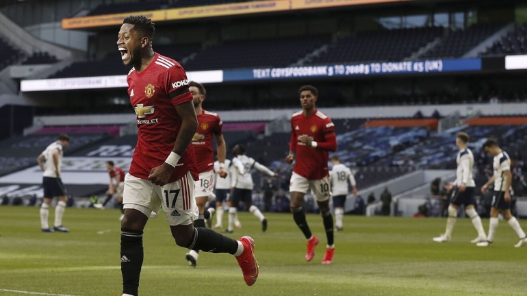 Pemain Manchester United merayakan gol ke gawang Tottenham Hotspur. (via marca.com)