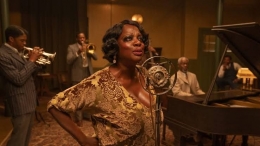 Ma Rainey dan bandnya saat melakukan sesi rekaman dalam film (usatoday.com)