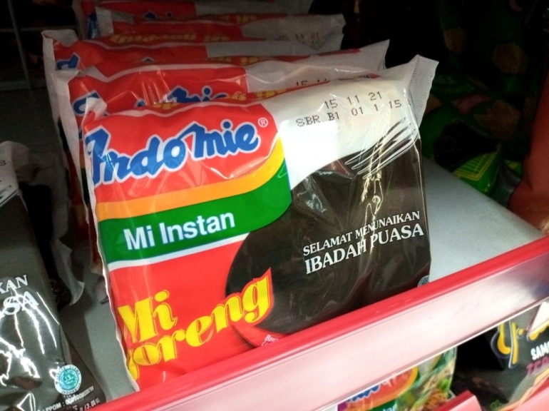 Tidak ada mie di kemasan mie instan | dok. pribadi.