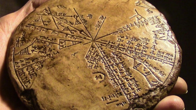 Replika planisphere bangsa Sumeria (sumber: www.sportscards.com)