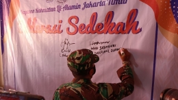 penandatanganan deklarasi sedekah oleh unsur tiga pilar saat Grand Opening Kantor Layanan Donasi di Pondok Kopi Jakarta Timur, Minggu 11 April 2021 (Dokpri)