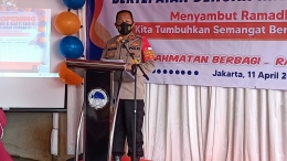 Kanit Binmas Polsek Pondok Kopi Iptu H Maskur sedang memberikan sambutan saat Grand Opening Kantor Layanan Donasi di Pondok Kopi Jakarta Timur, Minggu 11 April 2021 (Dokpri)