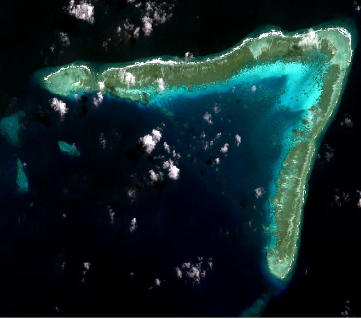Whitsun Reef berada sekitar 320 kilometer dari sebelah barat Pulau Palawan, Filipina | Foto diambil dari Wikipedia/NASA