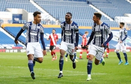 Pemain West Bromwich Albion merayakan gol ke gawang Southampton. (via cyprus-mail.com)