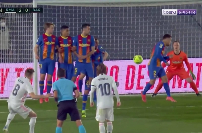 Kroos menjebol gawang Barca melalui free kick. Dok. Bein Sports