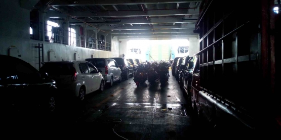 Kendaraan di Kapal Ferry KMP Aceh Hebat 2 (Doc Rachmad Yuliadi Nasir / Istimewa)