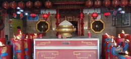 Altar utama Vihara Sian Djin Ku Poh | Foto : Dok. Indah Mauludina