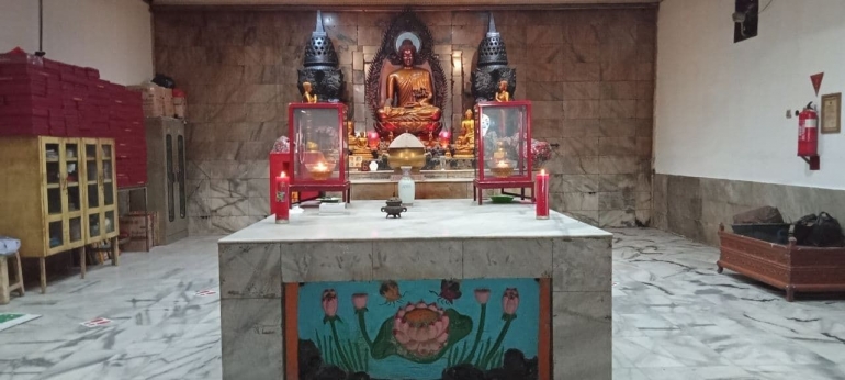 Ruang altar Sakyamuni Buddha | Foto : Dok. Indah Mauludina