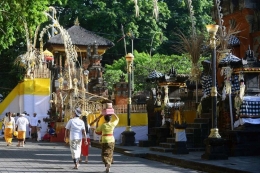 Suasana Hari Raya Galungan. (Sumber: AFP PHOTO/SONNY TUMBELAKA via KOMPAS.COM)