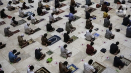 Suasana Tarawih di Masjid Istiqlal. Sumber: liputan6.com