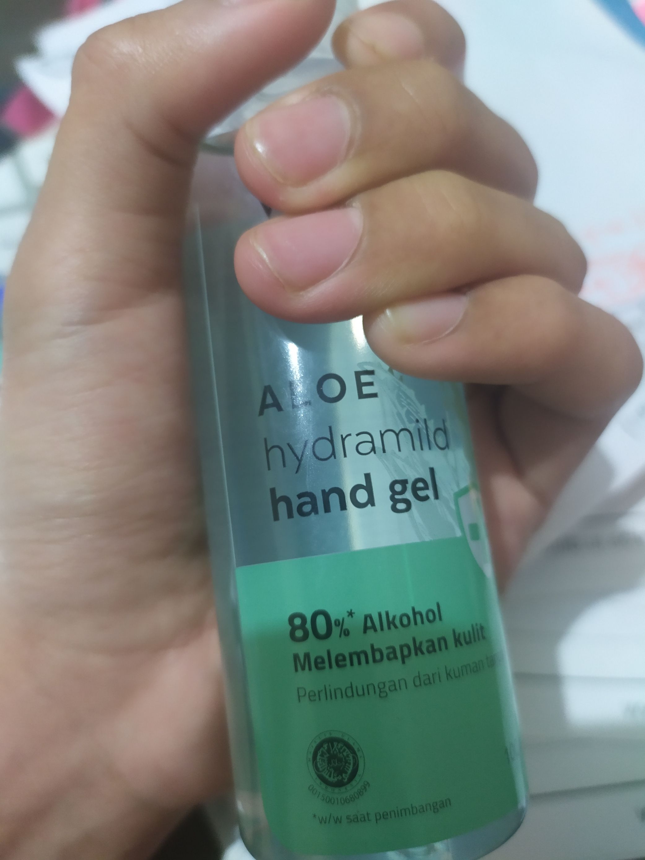 Hand Sanitizer dengan 80 persen alkohol yang selalu kubawa jika pergi keluar. Dokpri