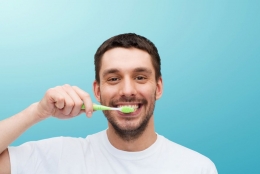 Menggosok Gigi Teratur dapat Mengurangi Bau Mulut, Sumber [gentlemancode.id]