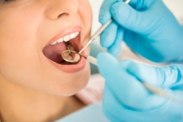 Ilustrasi pemeriksaan gigi oleh dokter gigi. sumber: Freepik