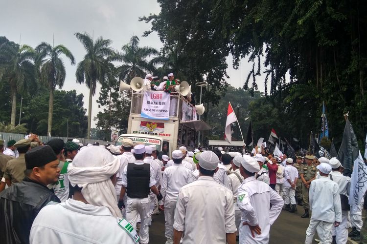 Tuntutan perda anti LGBT di Bogor tahun 2018 (Kompas.com/Ramdhan Triyadi)