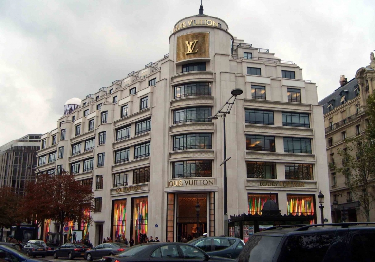 Louis Vuitton di Champs Elysees-Paris. Sumber: Sparks 11 / wikipedia