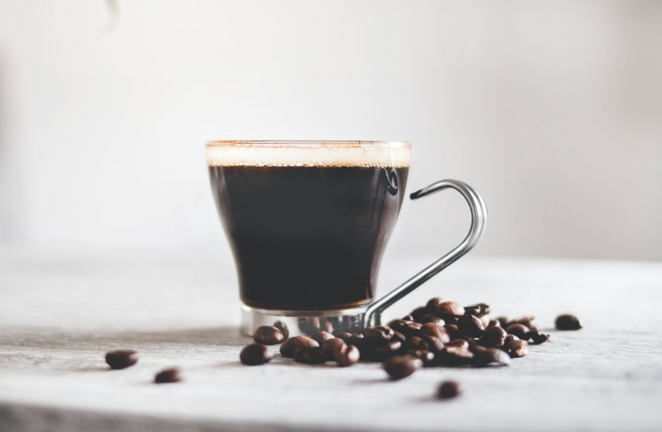 Kopi adalah minuman hasil seduhan biji kopi yang telah melalui proses roasting. | pexels