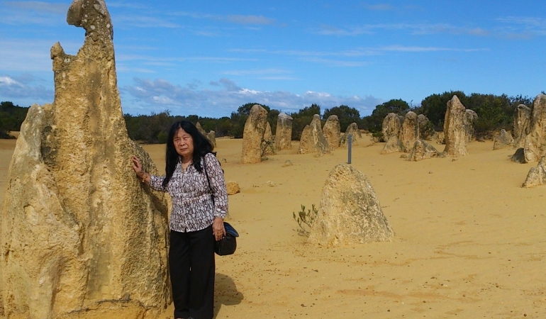 Berfoto diantara bebatuan limestone(dok pribadi)