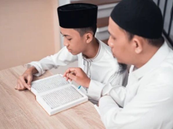 Mempelajari seni baca Al Qur'an sungguh menyenangkan (Sumber: shutterstock)