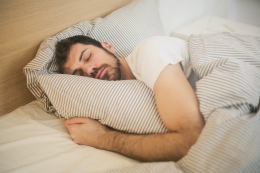 Tidur siang adalah salah satu hal yang bisa dilakukan untuk menjaga kesehatan tubuh kita. Apa pengaruh tidur siang terhadap kesehatan? | pexels