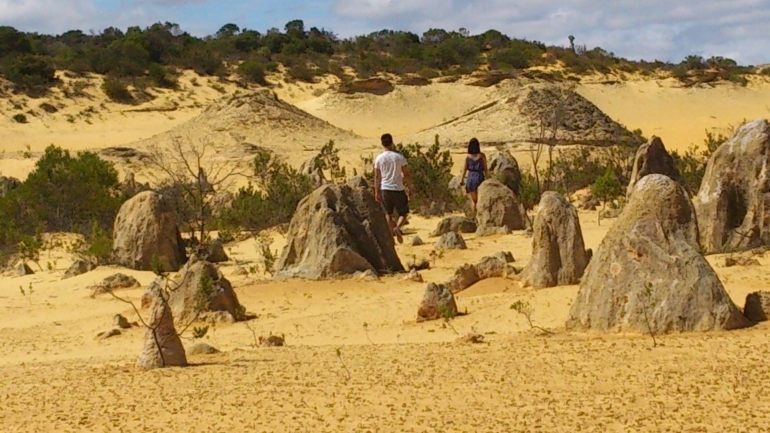 Bebatuan yang mencuat dari permukaan bumi yang dinamakan Limestones(dok pribadi)