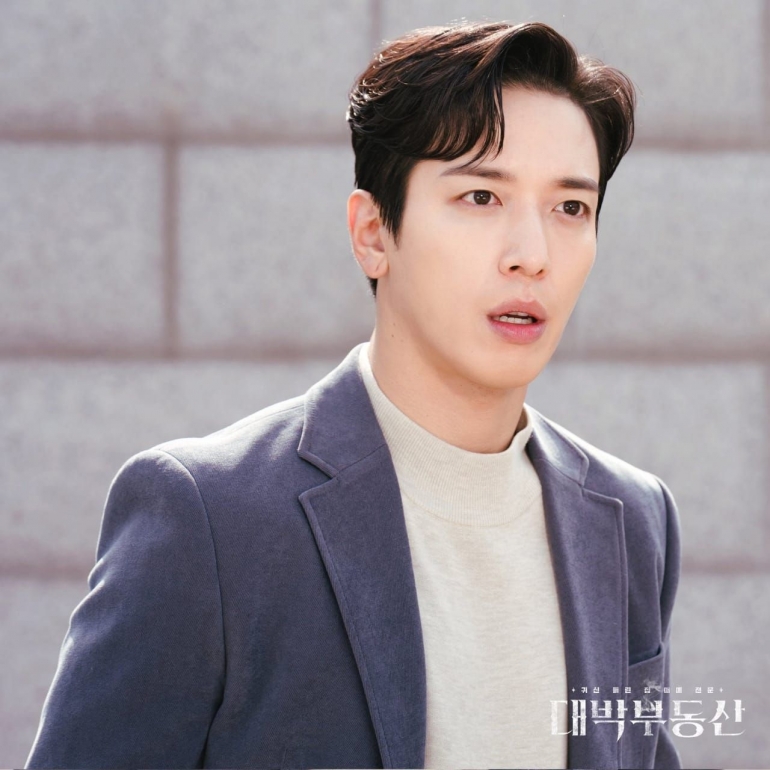 Penampilan Jung Yong Hwa di "Sell Your Haunted House" Episode 1 (@kbsdrama)