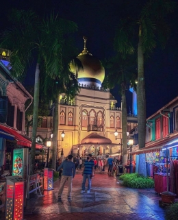 Susana Masjid Sultan Singapura malam hari (foto Instagram @singapore_explores) 