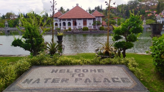 Istana Air Taman Ujung