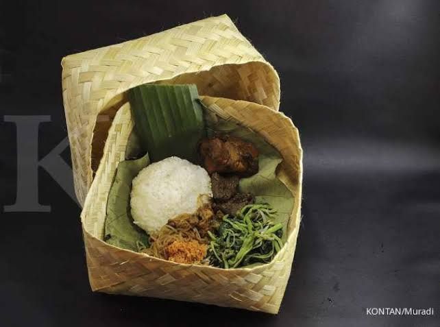 Aku lupa lebih dulu menggunakan besek atau piring saat slametan (sumber gambar: insight.kontan.co.id)