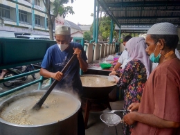 Memasak Bubur Kanji Rumbi (Dok. Pribadi)