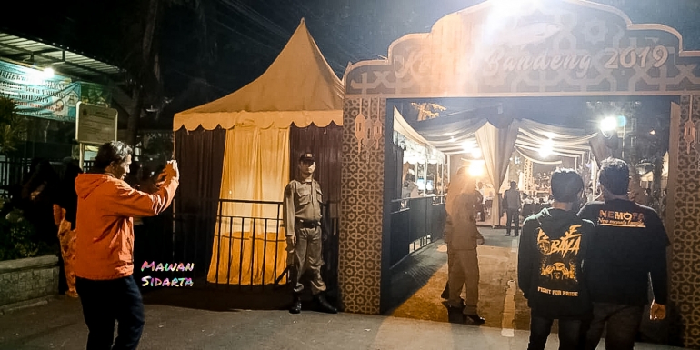 Gerbang masuk pasar bandeng Gresik (Dokumentasi Mawan Sidarta)