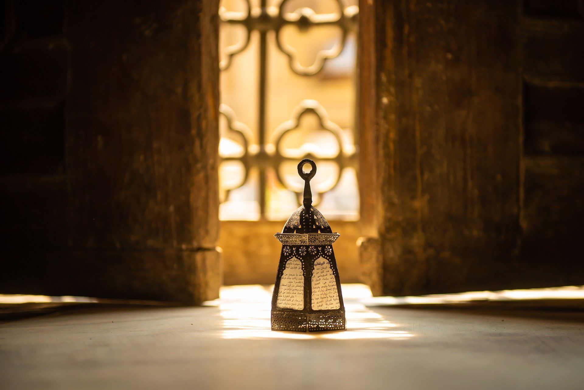 Ramadan bukan sekadar menahan lapar dan haus, tapi juga menyembuhkan jiwa yang lelah | Ilustrasi oleh Ahmed Sabry via Pixabay