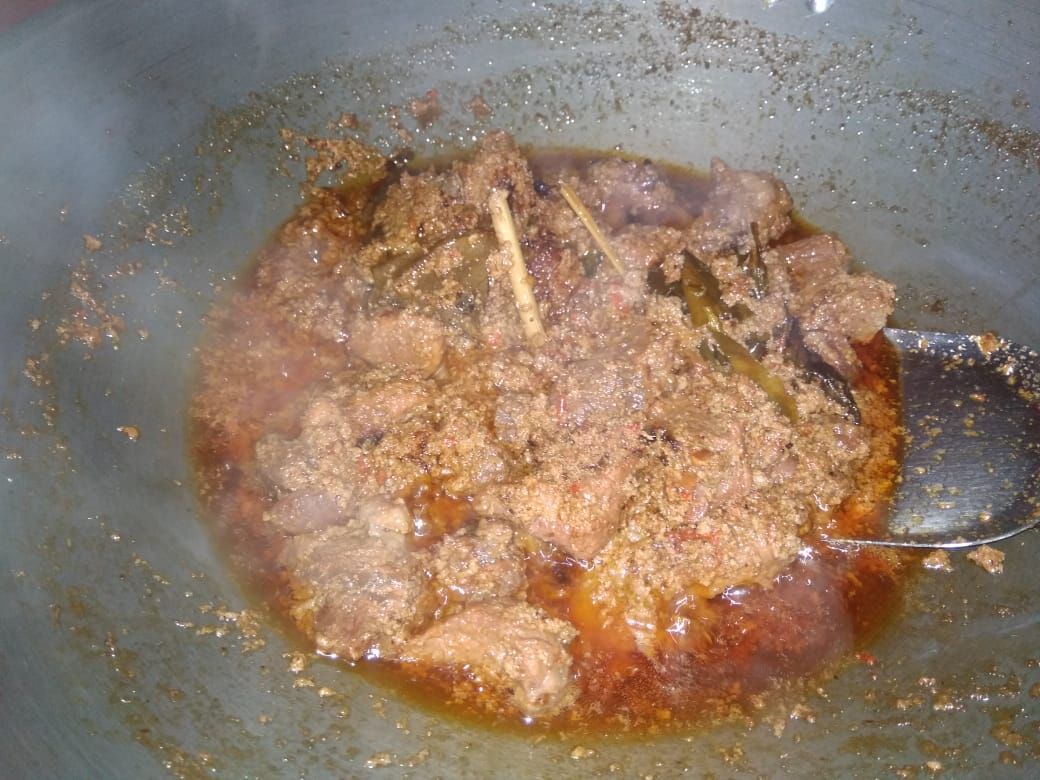 Rendang buatan kakak. (Foto : Elvidayanty)