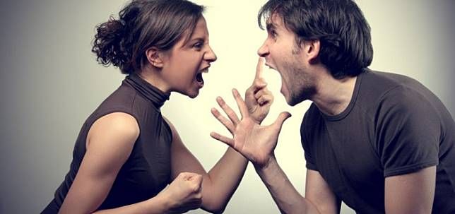 Kemarahan meluap- luap Sepasang Suami Istri biasa dalam rumah Tangga? (hipwee.com)