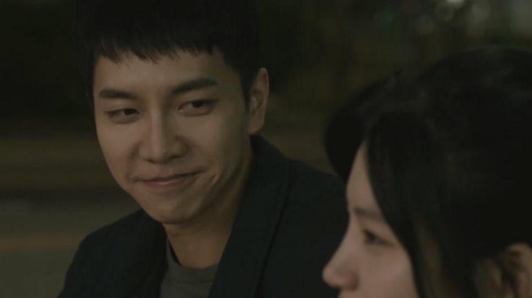 Tatapan manis Jung Bareum kepada Oh Bong Yi (tvN)