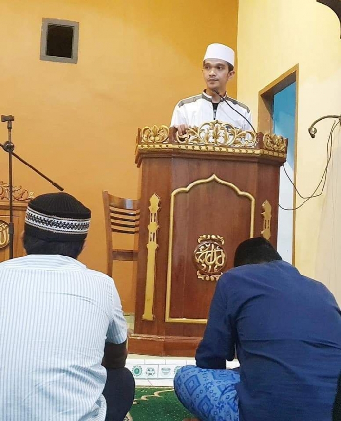 Nur Awwaluddin Tanwir sedang mengisi kultum (Foto: Daeng Sibali)