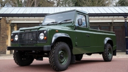 Sumber: Reuters; Land Rover yang dirancang oleh Duke of Edinburgh untuk mengangkut jenasahnya.