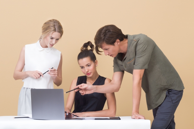 Mentor yang merasa diri paling sempurna - Photo by Icons8 Team on Unsplash