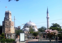Kubah  satu masjid di Antalya Turki | foto: HennieTriana
