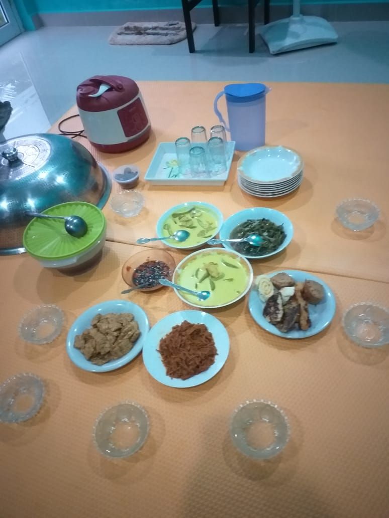 Aneka hidangan praktis keluarga kami untuk berbuka puasa, Jumat,16 April 2021 (dokumentasi pribadi). 