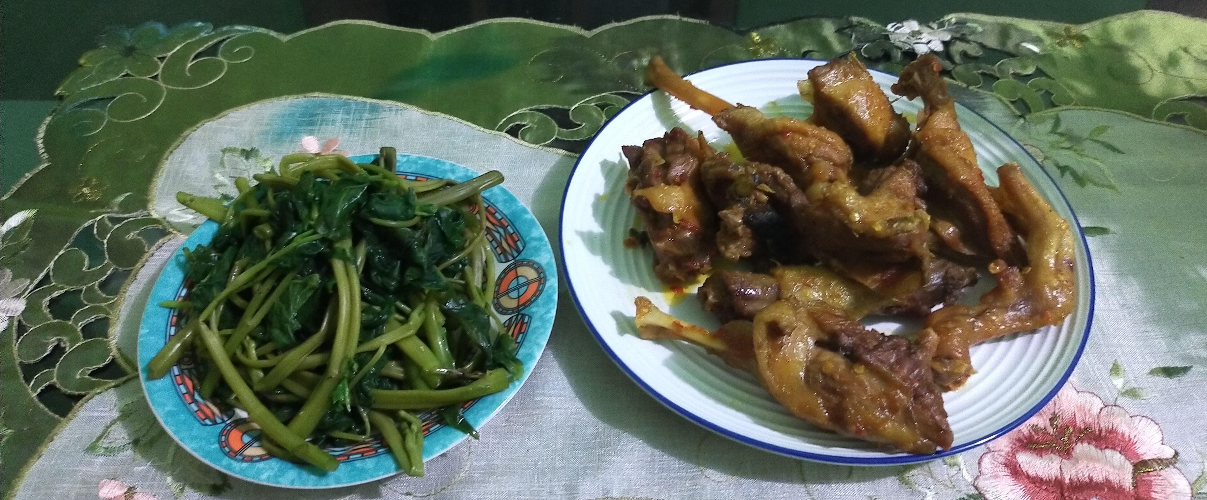 Mentog bumbu pedas manis dan sayur kangkung | dok.pri Siti Nazarotin