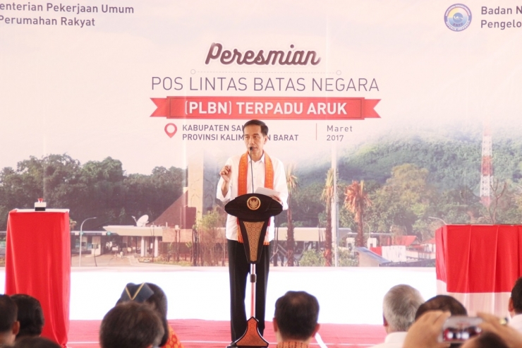 Presiden Jokowi dalam rangka meresmikan 2 PLBN (setkab.go.id)