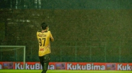 Kiper PSM Makassar Hilam Syah bermain apik dalam adu penalti melawan Persija Jakarta tadi malam / Foto: https://cdn-2.tstatic.net/
